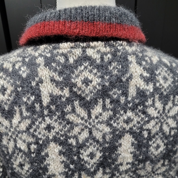 Vintage 1990s Woolrich wool grey and white snowflake knit sweater - Picture 7 of 13